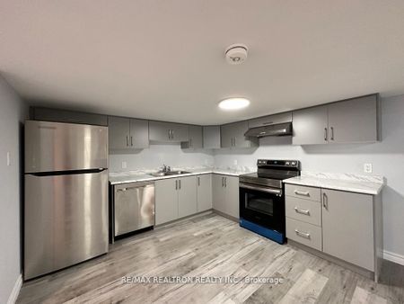 223 Cochrane Street W #Bsmnt - Photo 4