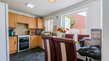 4 bedroom terraced house to rent - Photo 4