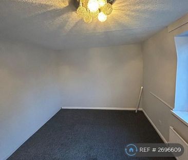 4 bedroom semi-detached house to rent - Photo 4