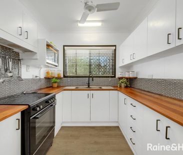 FULLY AIR CONDITIONED THREE BEDROOM HOME IN NEW AUCKLAND - Photo 5