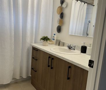 4 1/2 + Bureau, Saint-Jérôme, Rénové - Photo 1