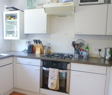 3 bedroom semi-detached house to rent - Photo 2