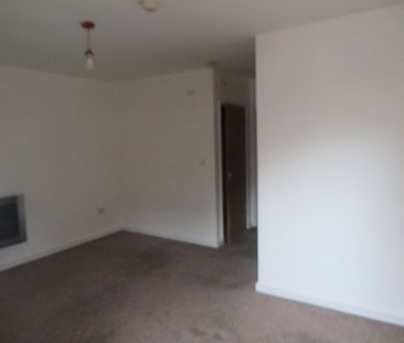Exeter Street, Deeplish, Rochdale, OL11 - Photo 2