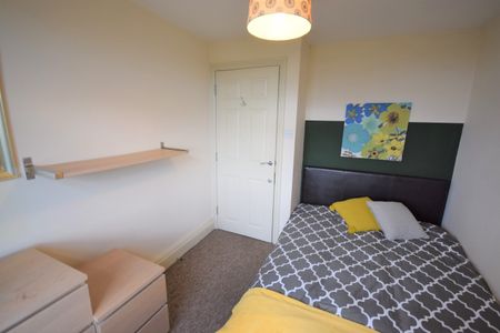 6 Bedroom Property - Filton - Photo 3