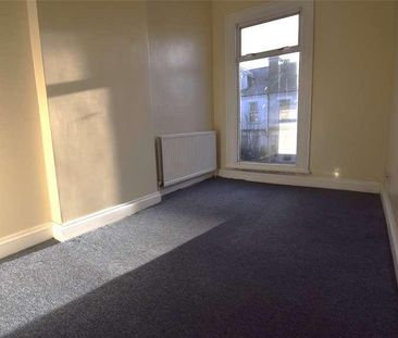 Yew Grove, London, NW2 - Photo 3