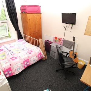 Room For Rent Wood Road, Pontypridd - Photo 2