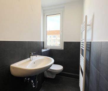 Erstbezug nach Sanierung! Schöne 2-Zimmer-Wohnung mit Dusche, Balko... - Foto 4