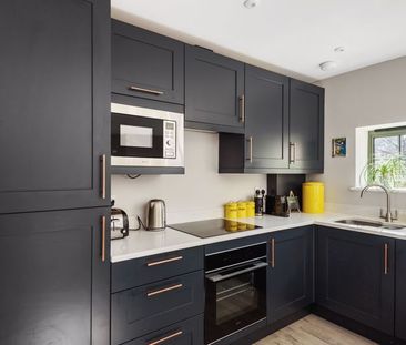 Filmer Grove, Godalming, Surrey, GU7 - Photo 5