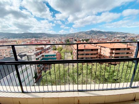 Impresionante ático-dúplex con vistas panorámicas, piscina privada, parking y trastero en Tres Torres, Barcelona - Photo 4