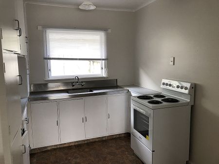 2/1171 Victoria Street - Photo 3