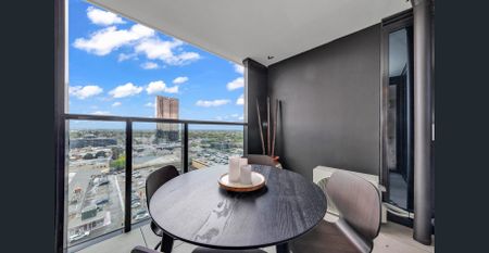 Fully Furnished one bedroom apartment in the heart of Box Hill - Photo 3