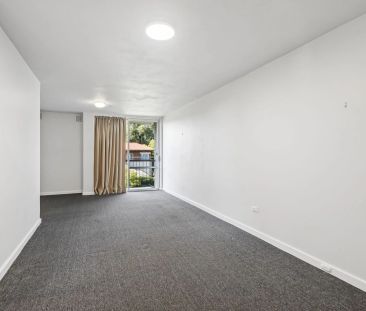 Light-Filled Studio Living with Views Over Highgate - Photo 2