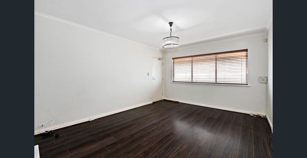 Bright & Spacious St Kilda Apartment - Photo 1