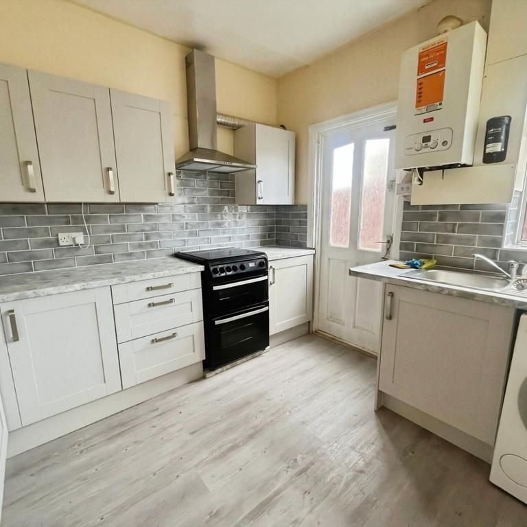 4 bedroom house to rent - Photo 1