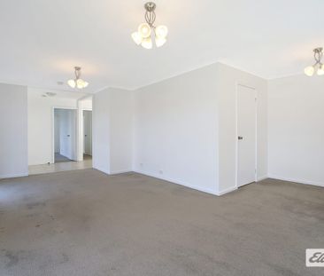 Modern Family Living with Space, Comfort & Convenience in Prime Wod... - Photo 1