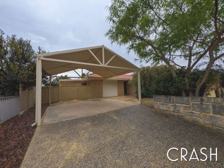 “3 Bedroom 1 Bathroom in Heathridge!” - Photo 4