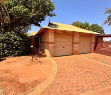 DESIRABLE OSPREY - 3x2 Villa in Secure Complex with Pool - Photo 6