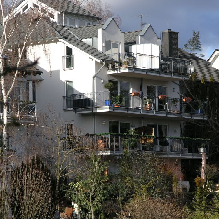 Moderne, sonnige 2-ZKBB-Dachgeschoss-Wohnung mit Fernblick in Eltville-Rauenthal - Foto 1