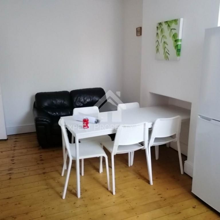 1 bedroom in a house share to rent - Photo 1