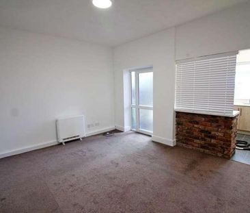Crostons Road, BL8 - Photo 4