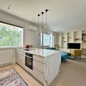 Stylisches Studio mit Balkon & Wintergarten - Foto 1