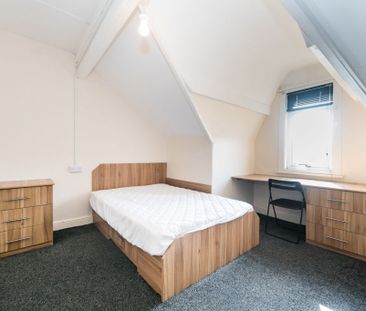 Manor Drive, Leeds - Photo 6