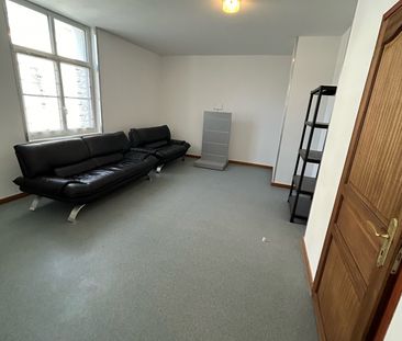 Location Appartement 3 pièces 73m² CHATELLERAULT 86100 - Photo 1