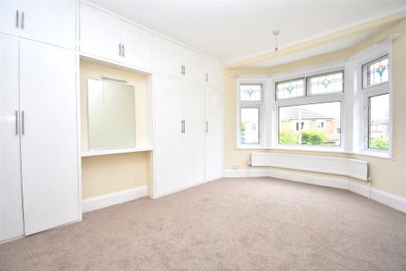 4 bedroom semi-detached house to rent - Photo 4