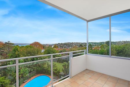 Spacious 3 Bedroom Apartment with Stunning Views - Photo 5