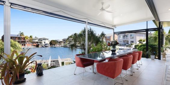 Large Single-Level Luxury Waterfront Residence - Photo 3