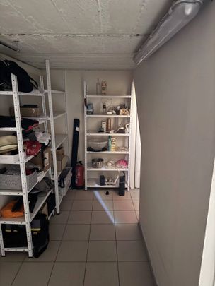 Titre : Local à louer de 57,41 m² à Suresnes - Photo 1