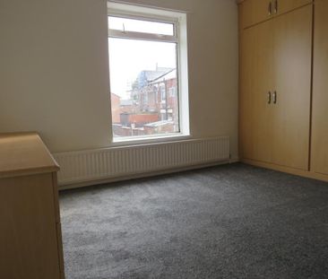 3 bedroom end of terrace house to rent - Photo 3