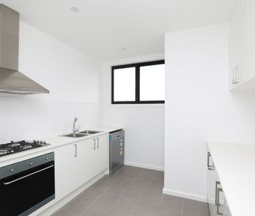 Modern Unfurnished Townhouse for Rent in Yarraville! - Photo 4