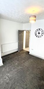 Newly Refurbished Stunning 1 Bedroom Apartment - Photo 3