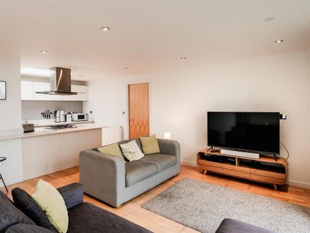 2 bedroom penthouse to rent - Photo 3