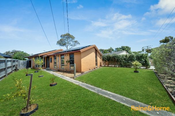 3 Bedroom house for Lease in Cranbourne! - Photo 1