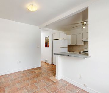 For Lease - 686A The Queensway N/A, Toronto, Ontario - Photo 3