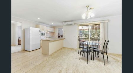11 Ironbark Close Close, Hampton Park VIC - Photo 5