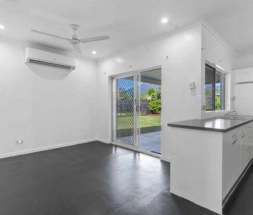 Fully Air condition - 13KW Solar - Pool - Near Mt Sheridan Plaza - Photo 5