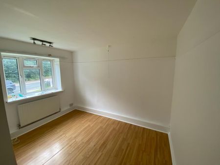 3 bedroom flat to rent - Photo 2