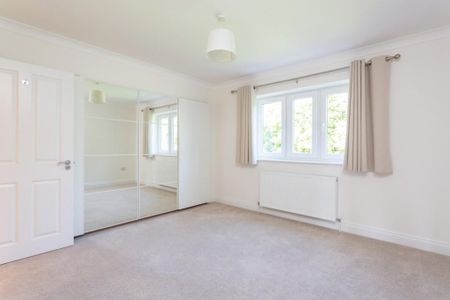 4 bedroom detached house to rent - Photo 3