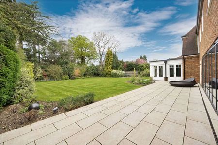 A beautiful family home at the end of a most desirable road extending to over 9,200 sq. ft., offering exceptional living across 4 floors. - Photo 2