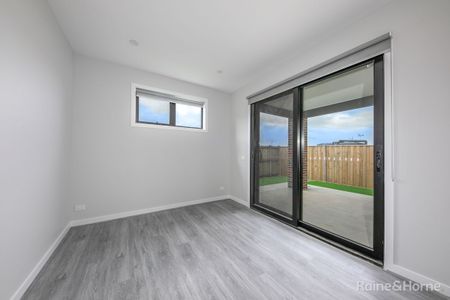 Brand New Luxury Home - Photo 4