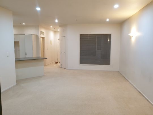 Spacious CBD Apartment Close To Everywhere - Photo 1