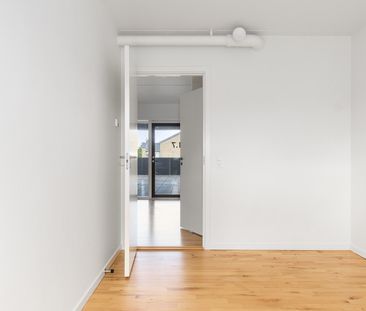 Skøn lejlighed med stor, privat altan med halvtag - Foto 6