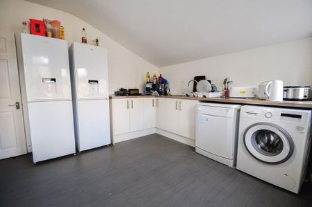 1 bedroom in a house share to rent - Photo 5