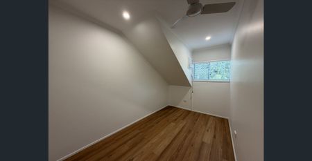 CLOSE TO EVERYTHING - Photo 3