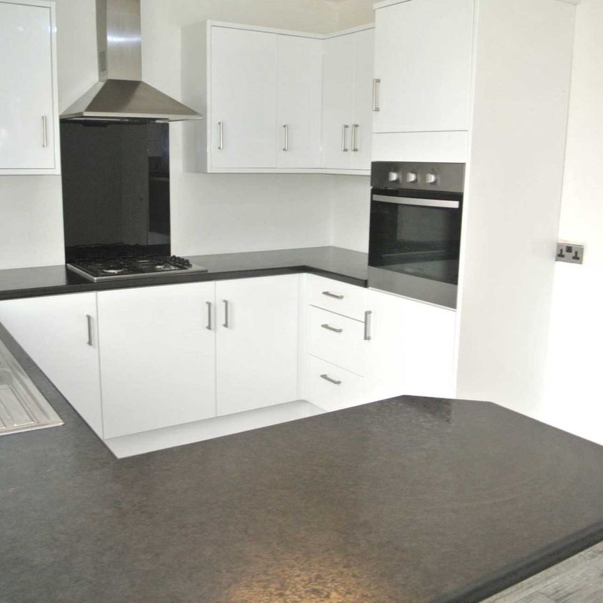 Ivy Avenue, Blackpool, FY4 3QG - Photo 1