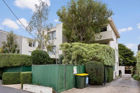 Spacious One Bedroom - Position Perfect! - Photo 4