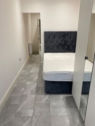 Studio Flat, Fleetwood Road, NW10 - Photo 1